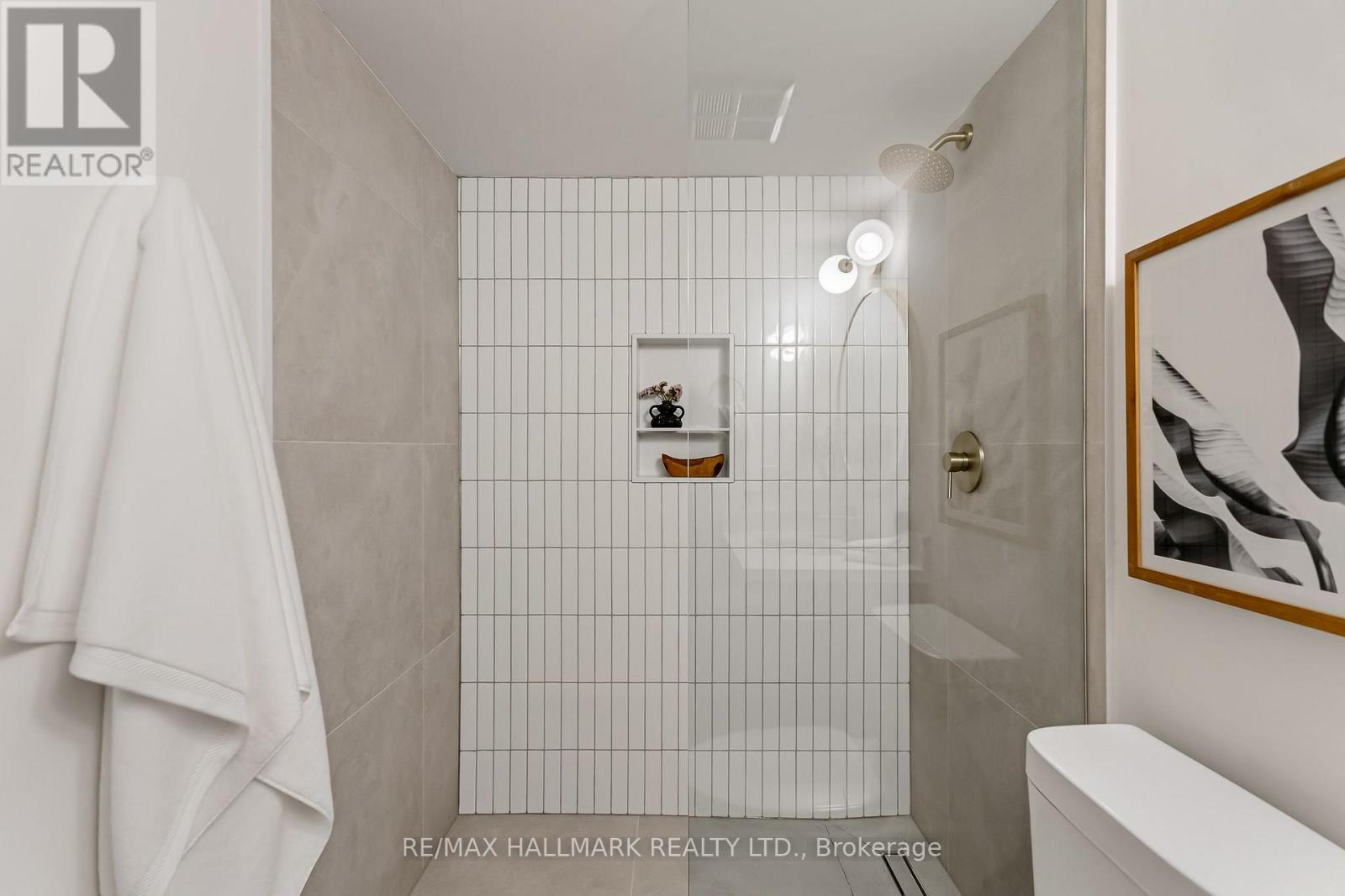 404 - 1797 QUEEN STREET E