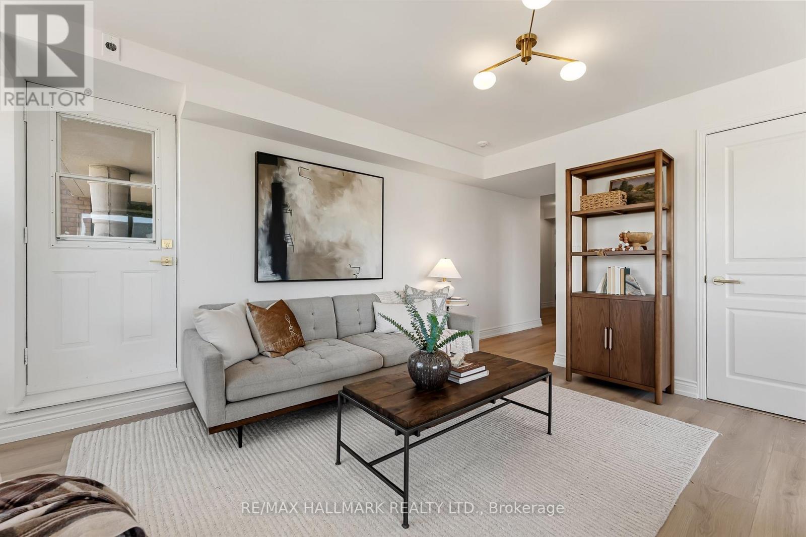 404 - 1797 QUEEN STREET E
