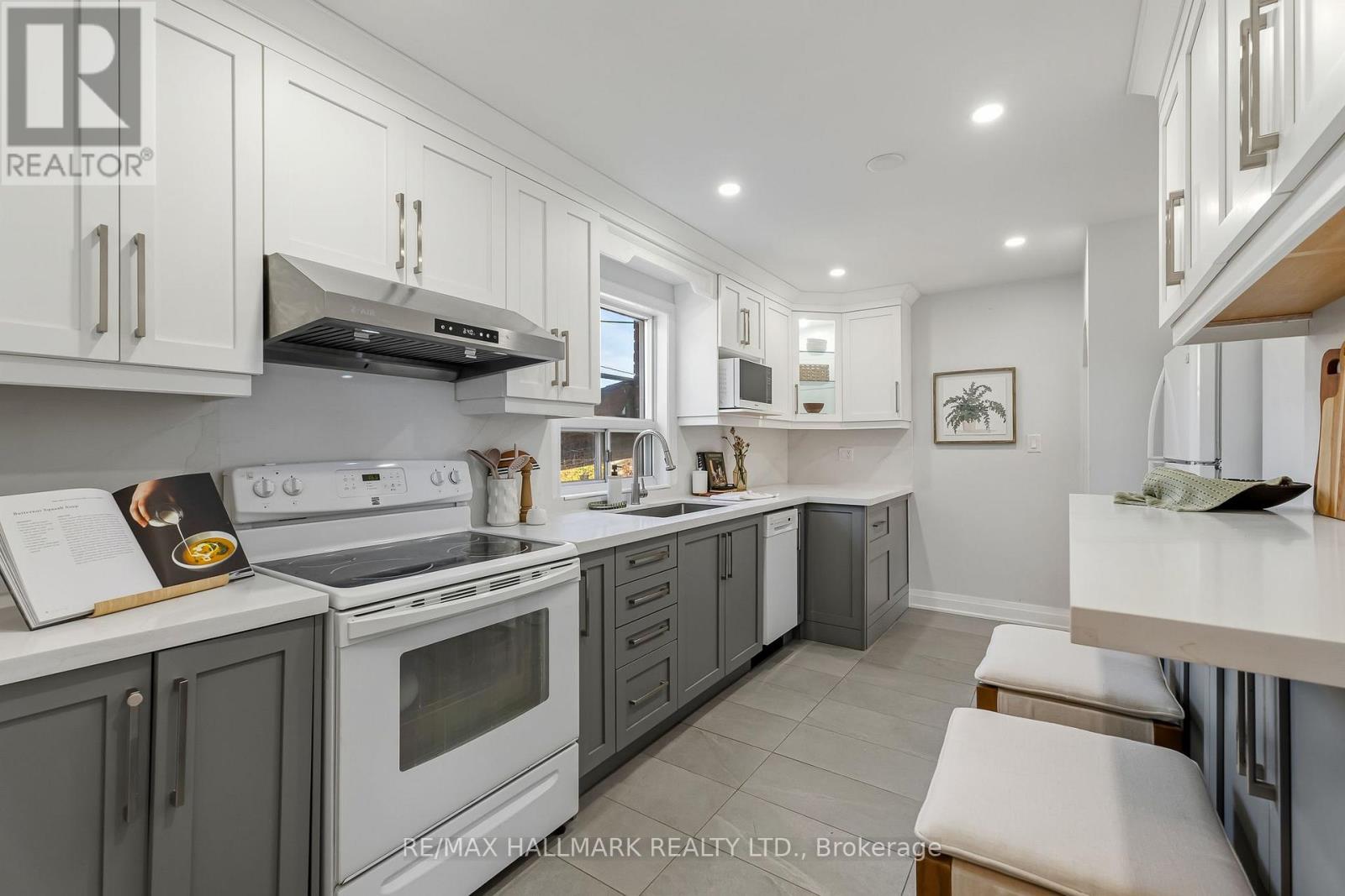 3 ARMADA COURT