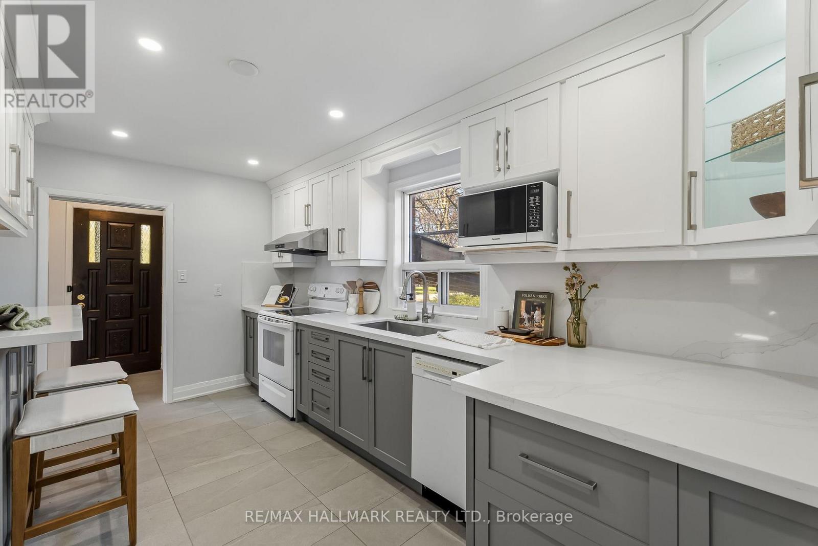 3 ARMADA COURT