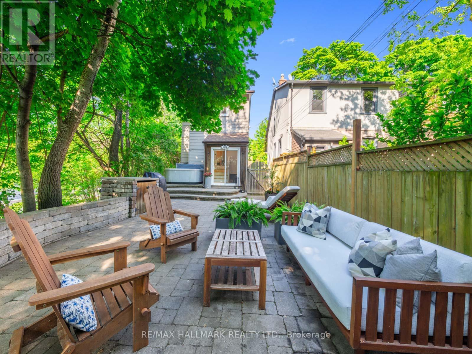 86 BEACHVIEW CRESCENT