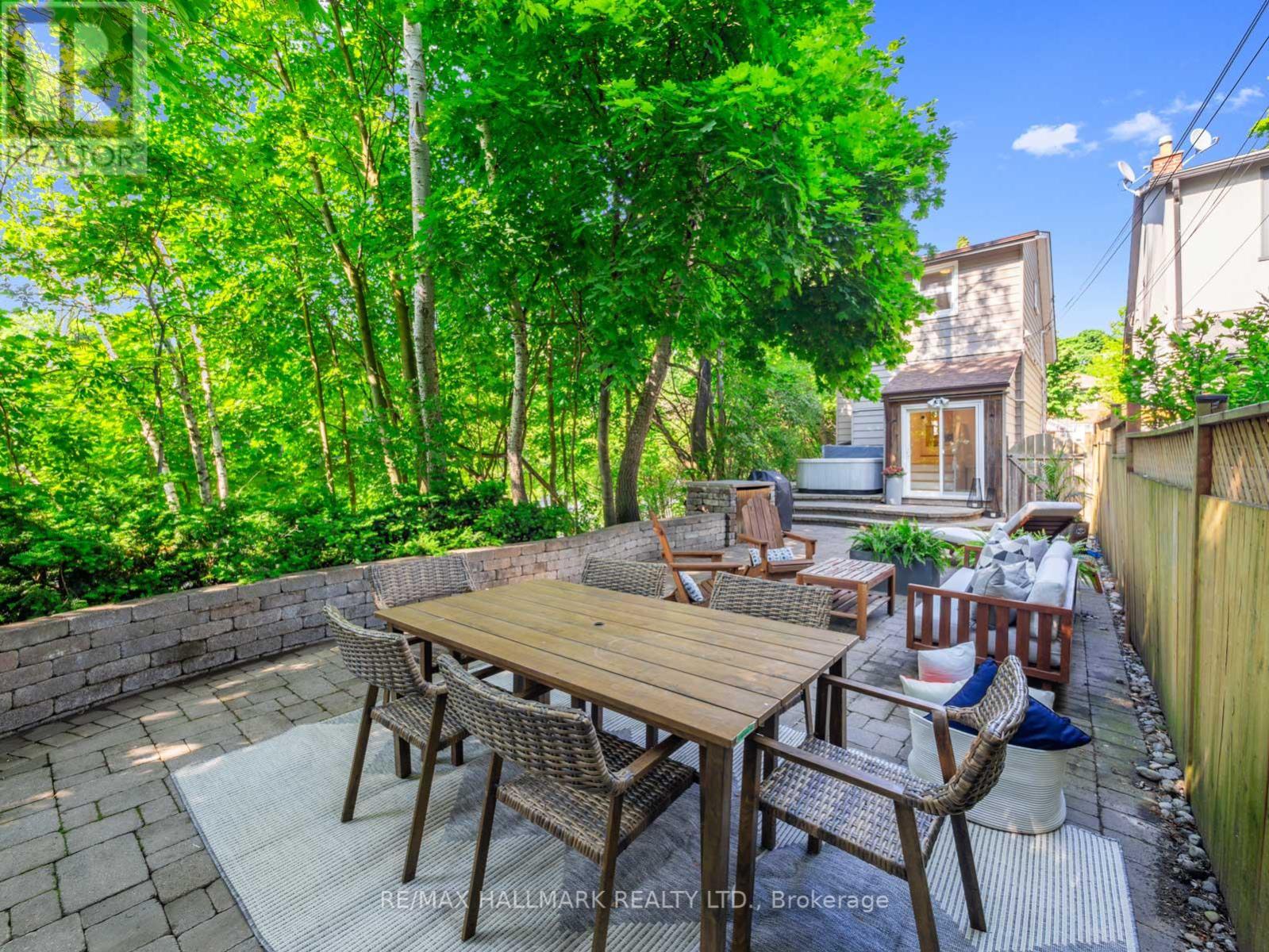 86 BEACHVIEW CRESCENT