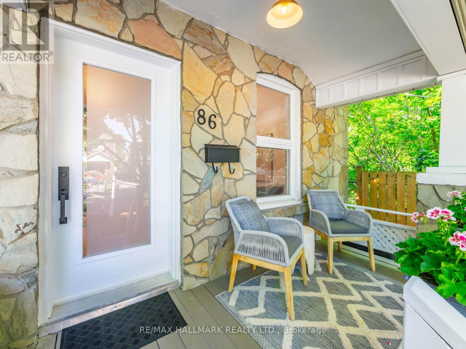 86 BEACHVIEW CRESCENT