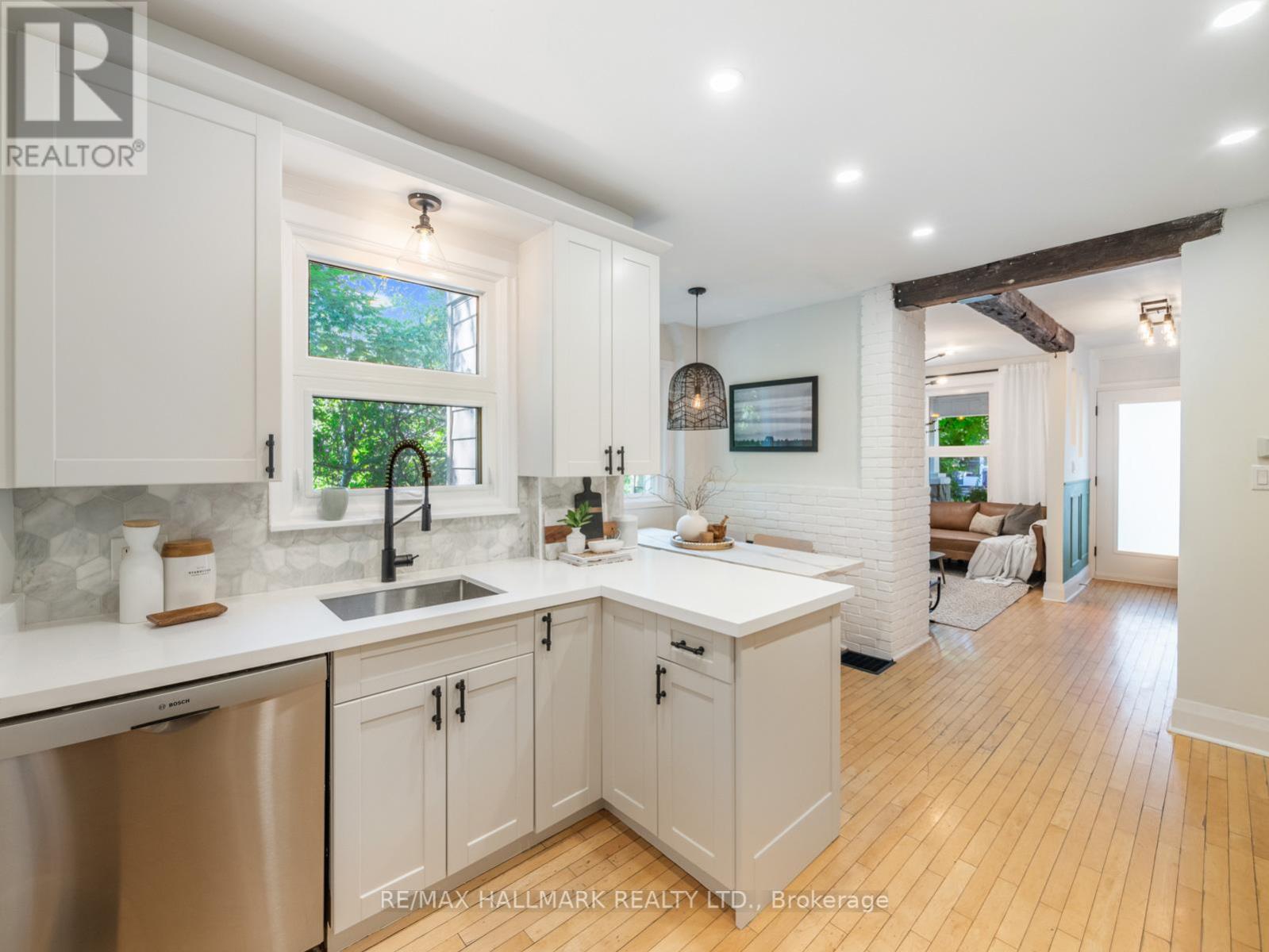 86 BEACHVIEW CRESCENT