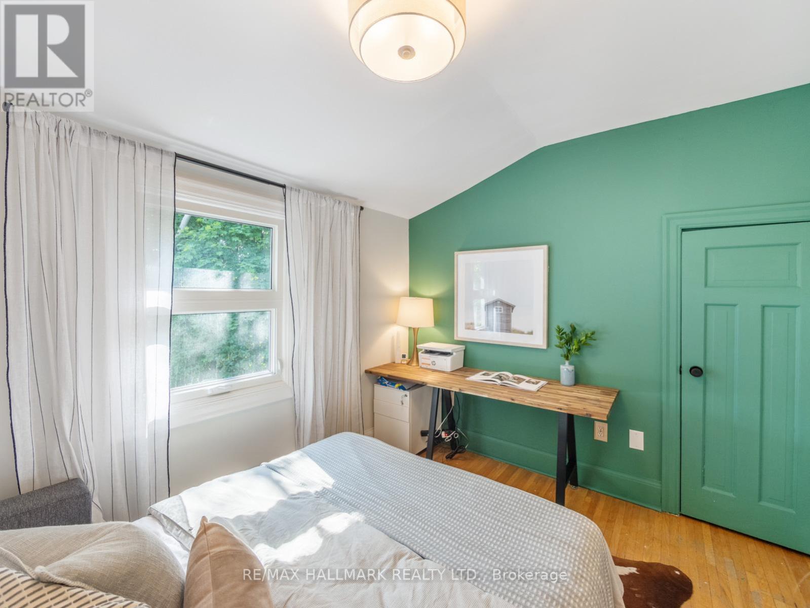 86 BEACHVIEW CRESCENT