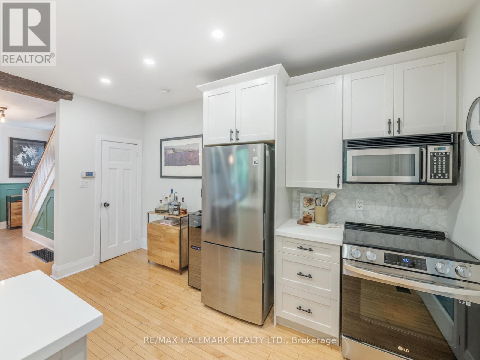 86 BEACHVIEW CRESCENT