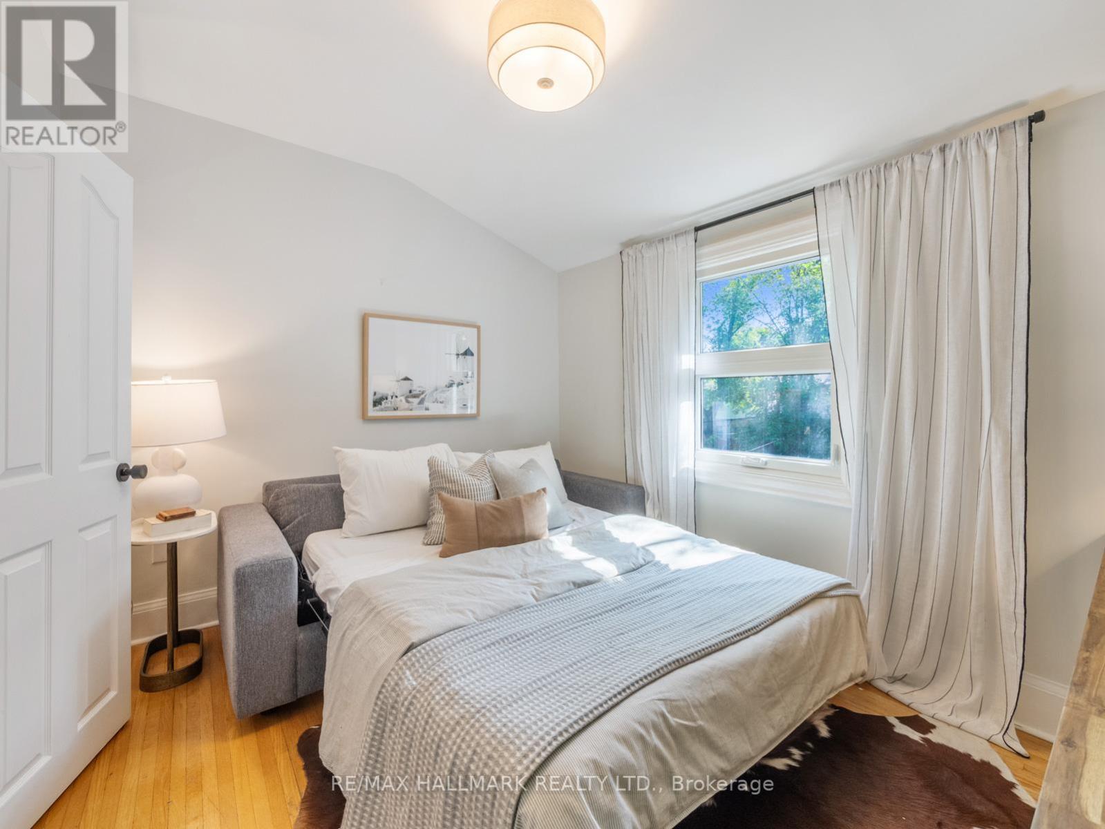 86 BEACHVIEW CRESCENT