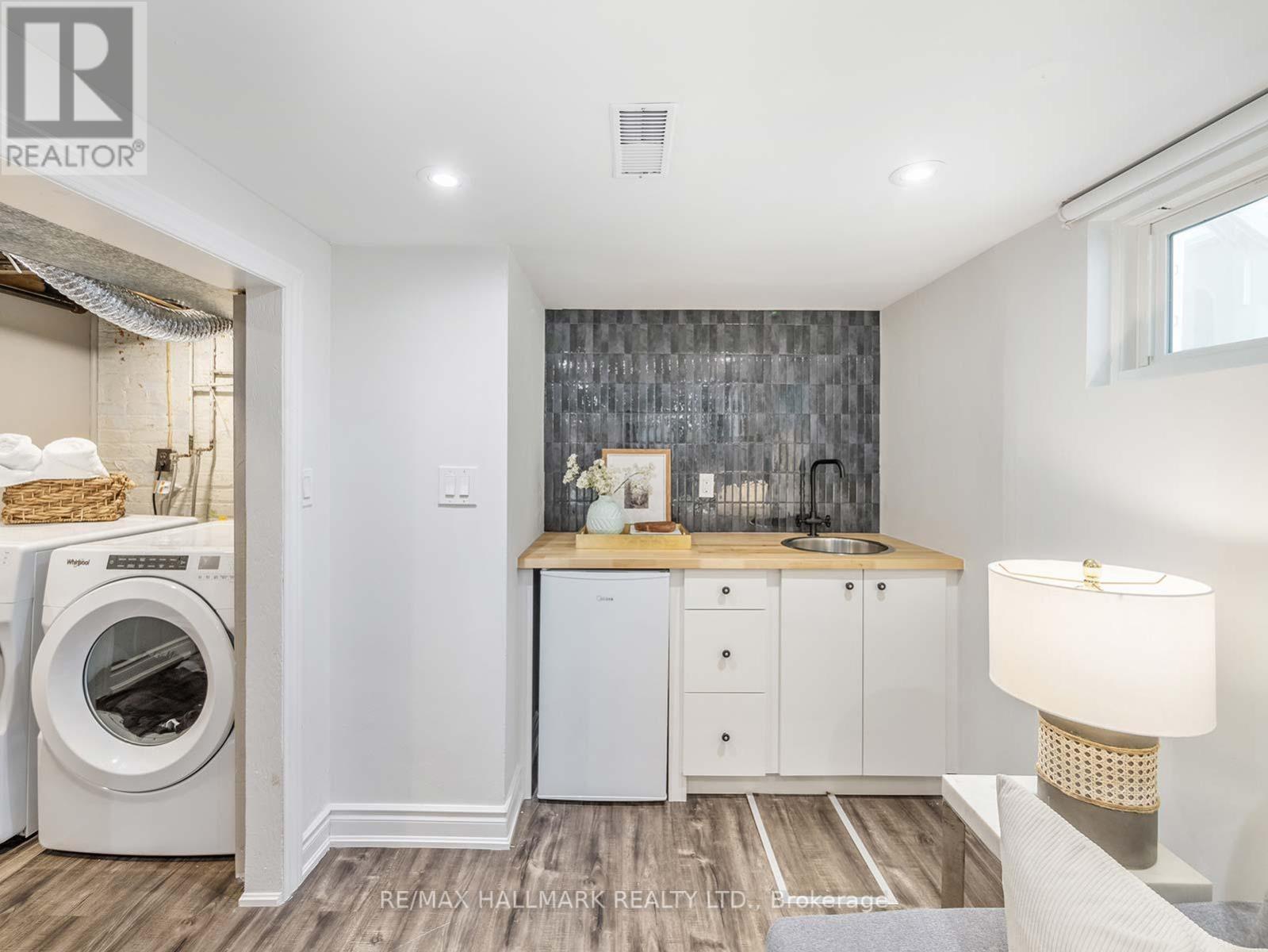 86 BEACHVIEW CRESCENT