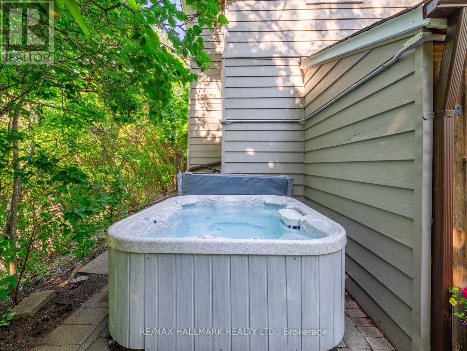 86 BEACHVIEW CRESCENT