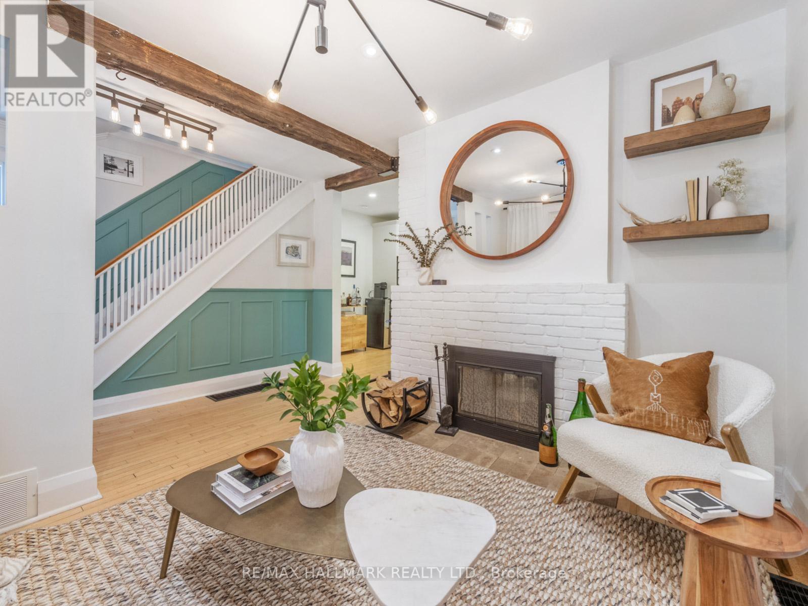 86 BEACHVIEW CRESCENT