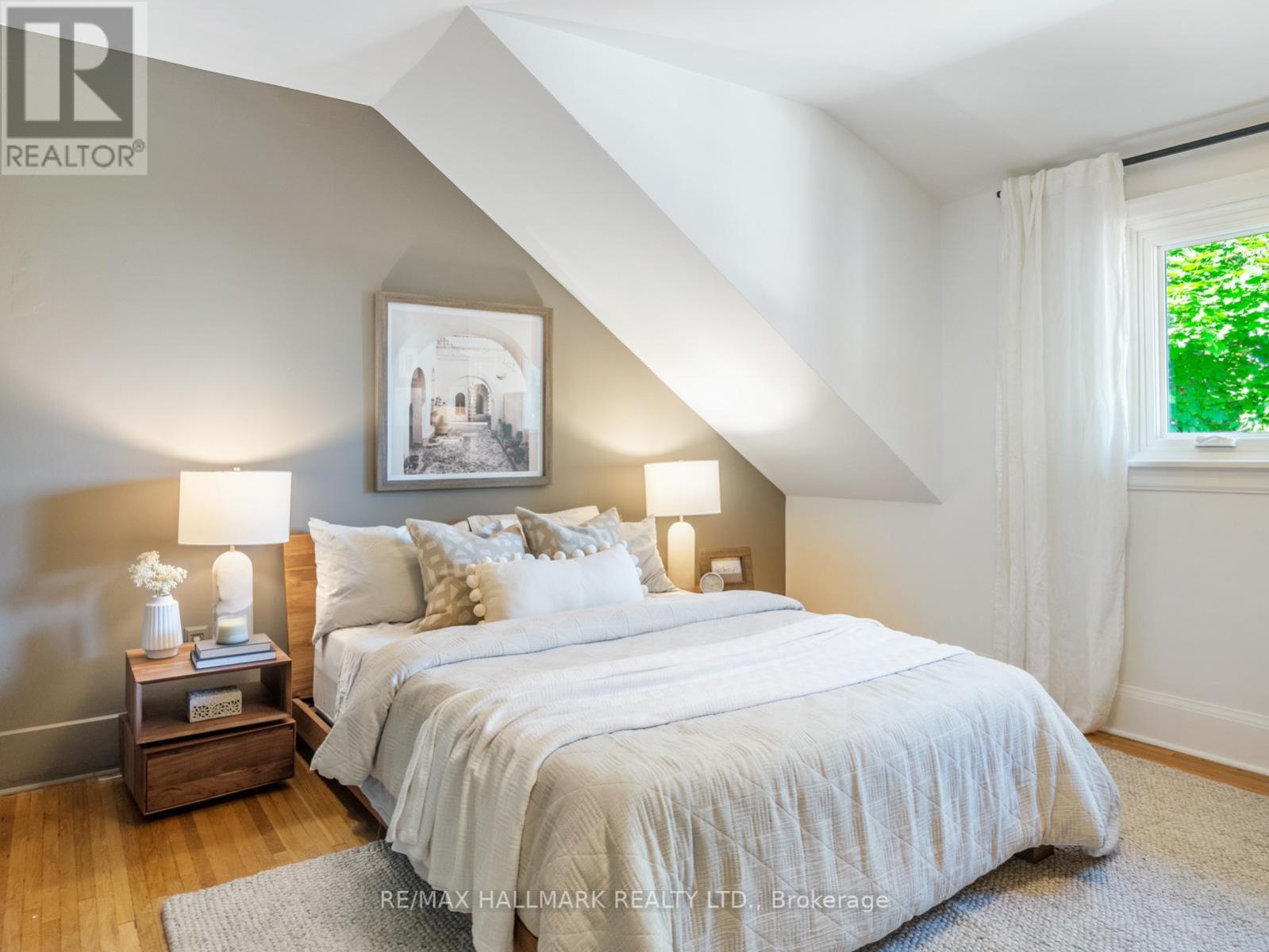 86 BEACHVIEW CRESCENT