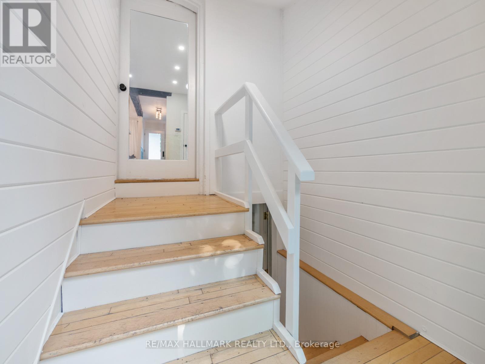 86 BEACHVIEW CRESCENT