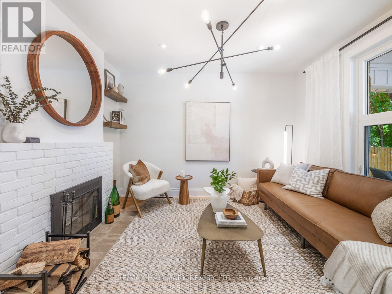 86 BEACHVIEW CRESCENT