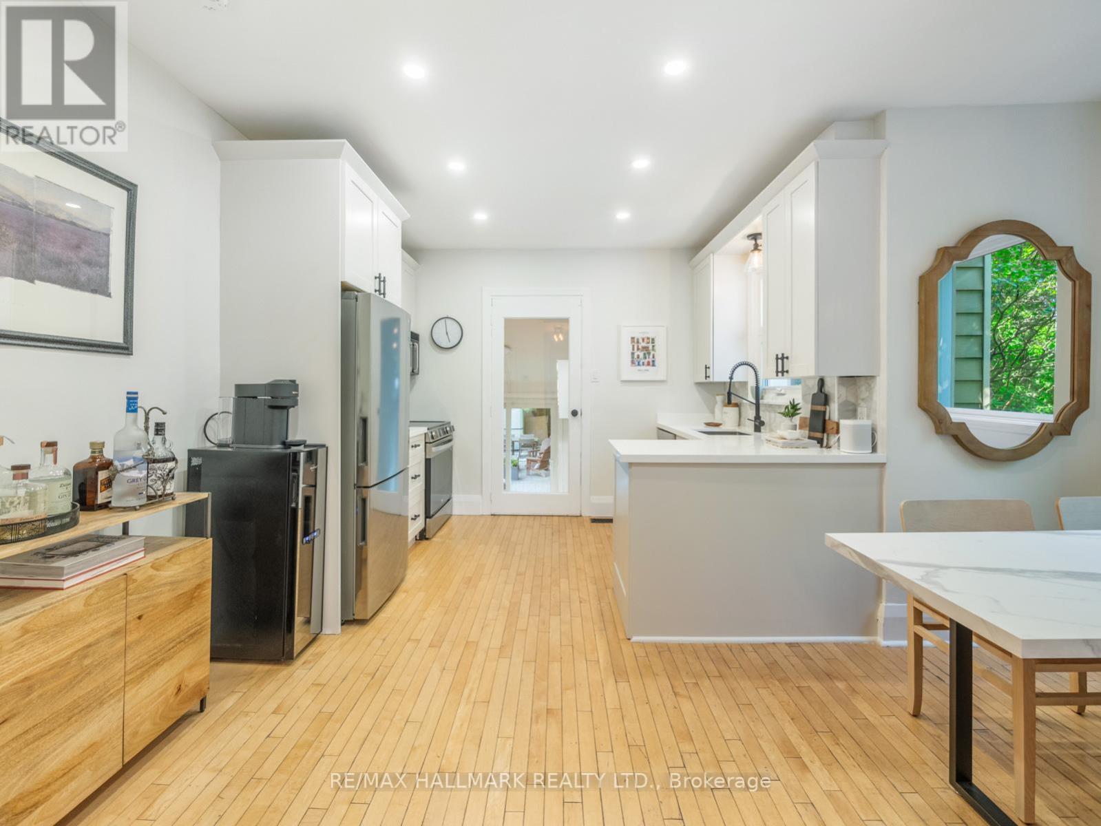 86 BEACHVIEW CRESCENT