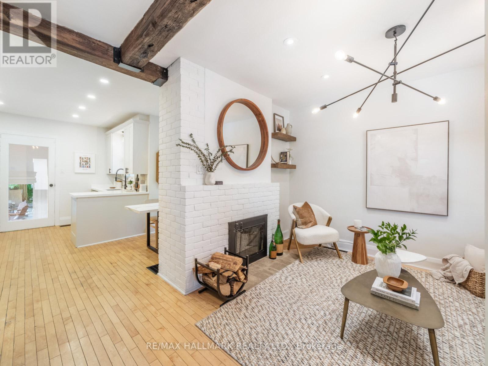 86 BEACHVIEW CRESCENT