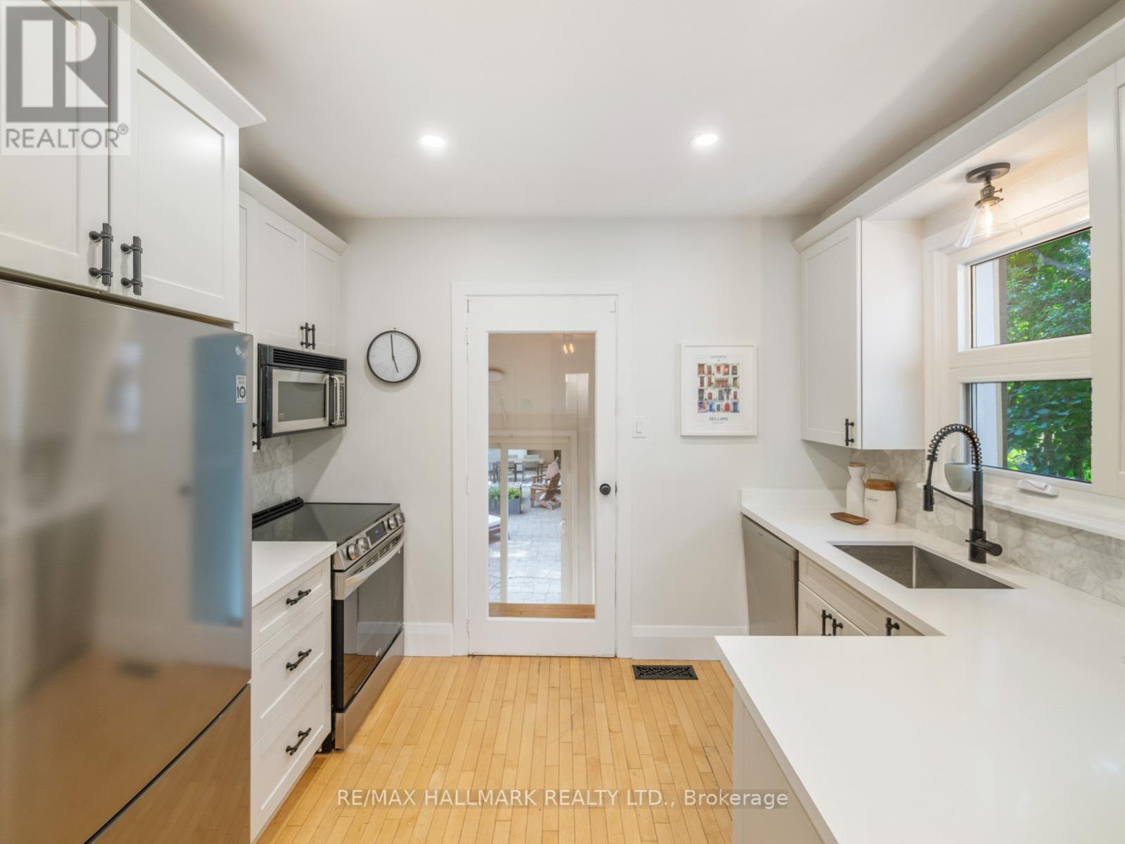 86 BEACHVIEW CRESCENT