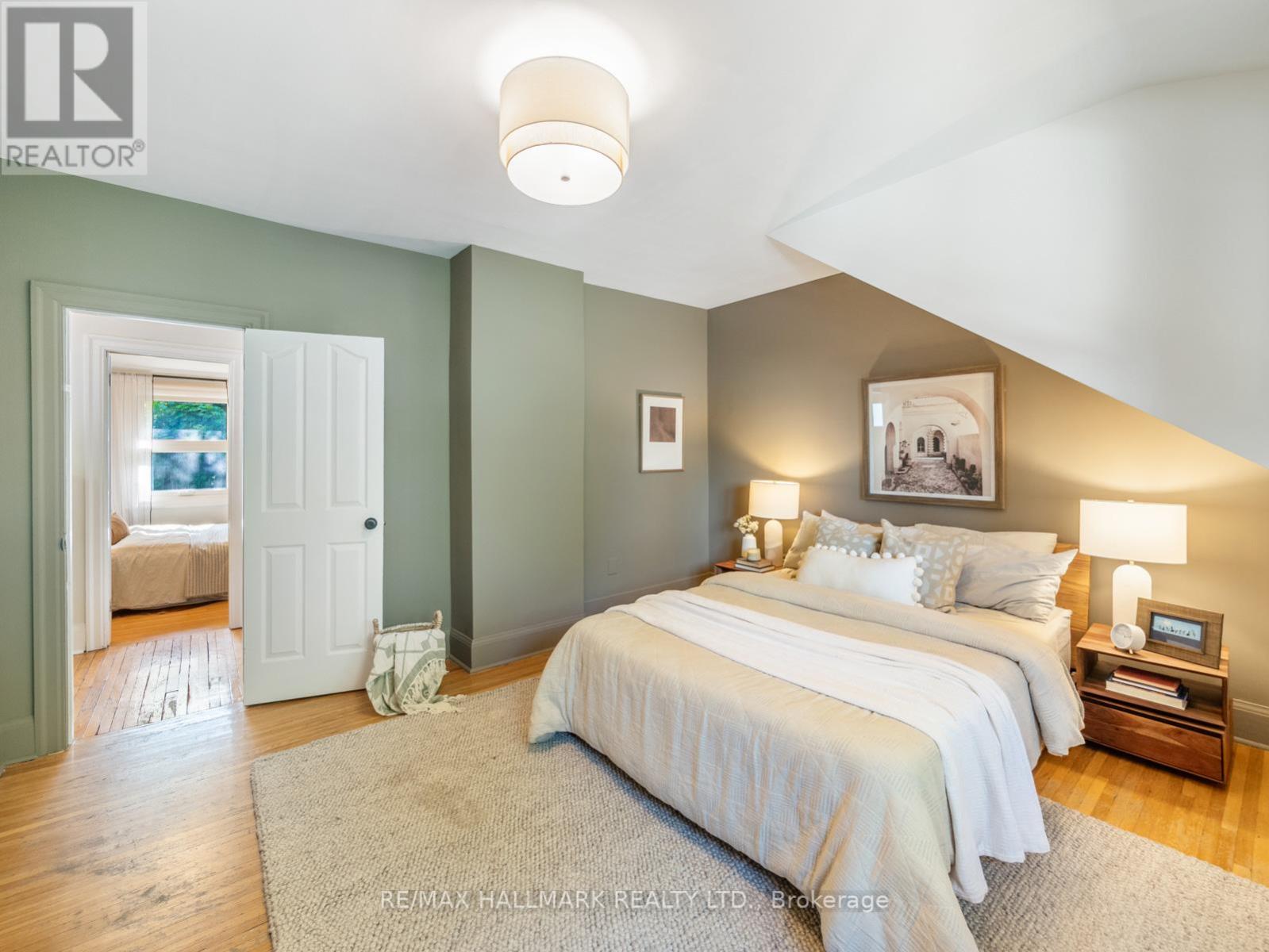 86 BEACHVIEW CRESCENT