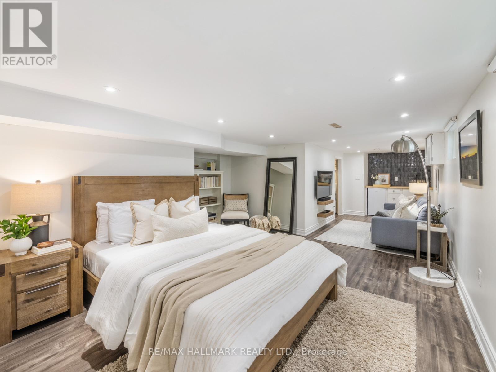 86 BEACHVIEW CRESCENT