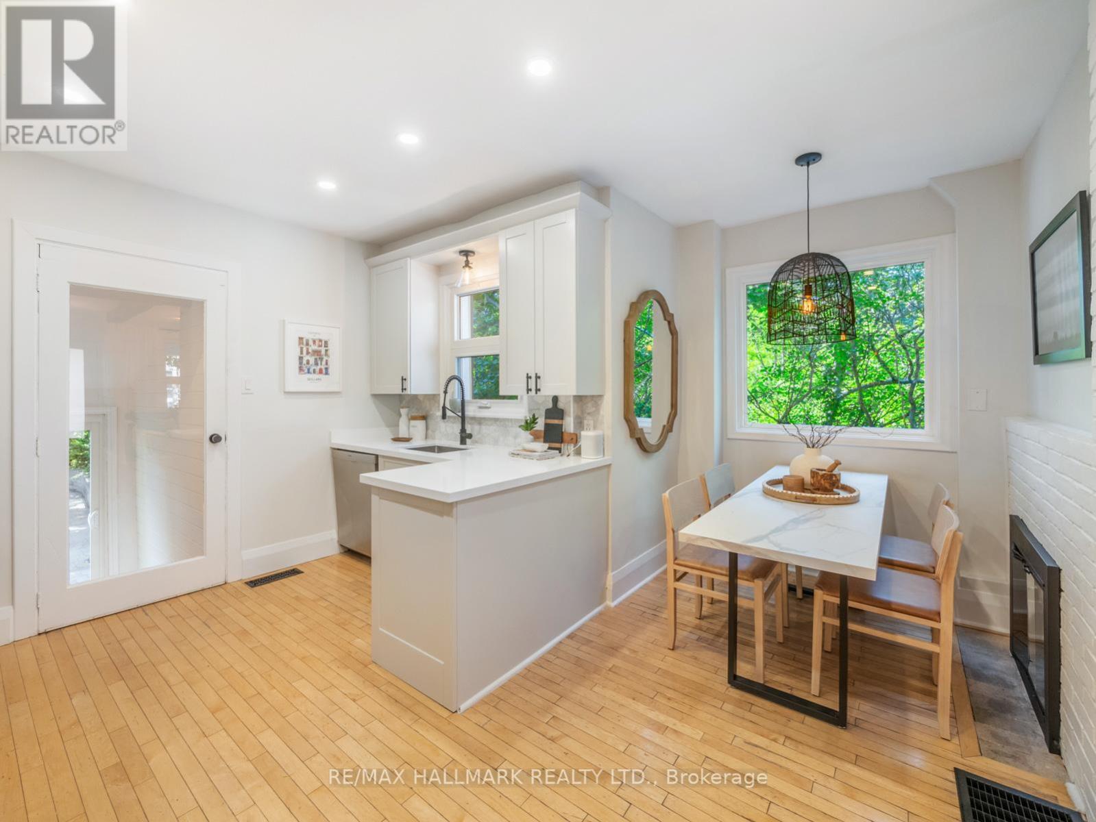 86 BEACHVIEW CRESCENT