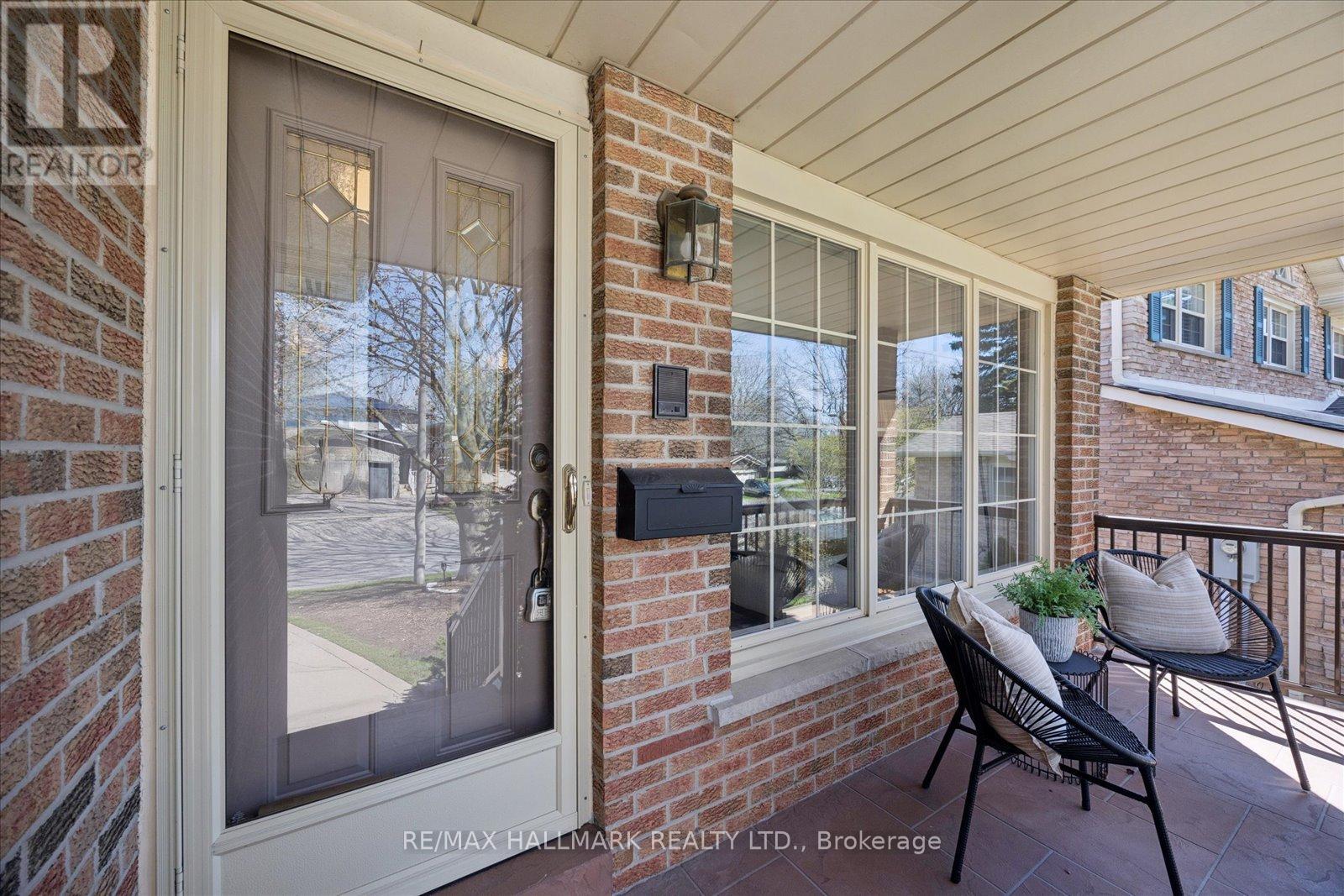 40 ASHLAND CRESCENT