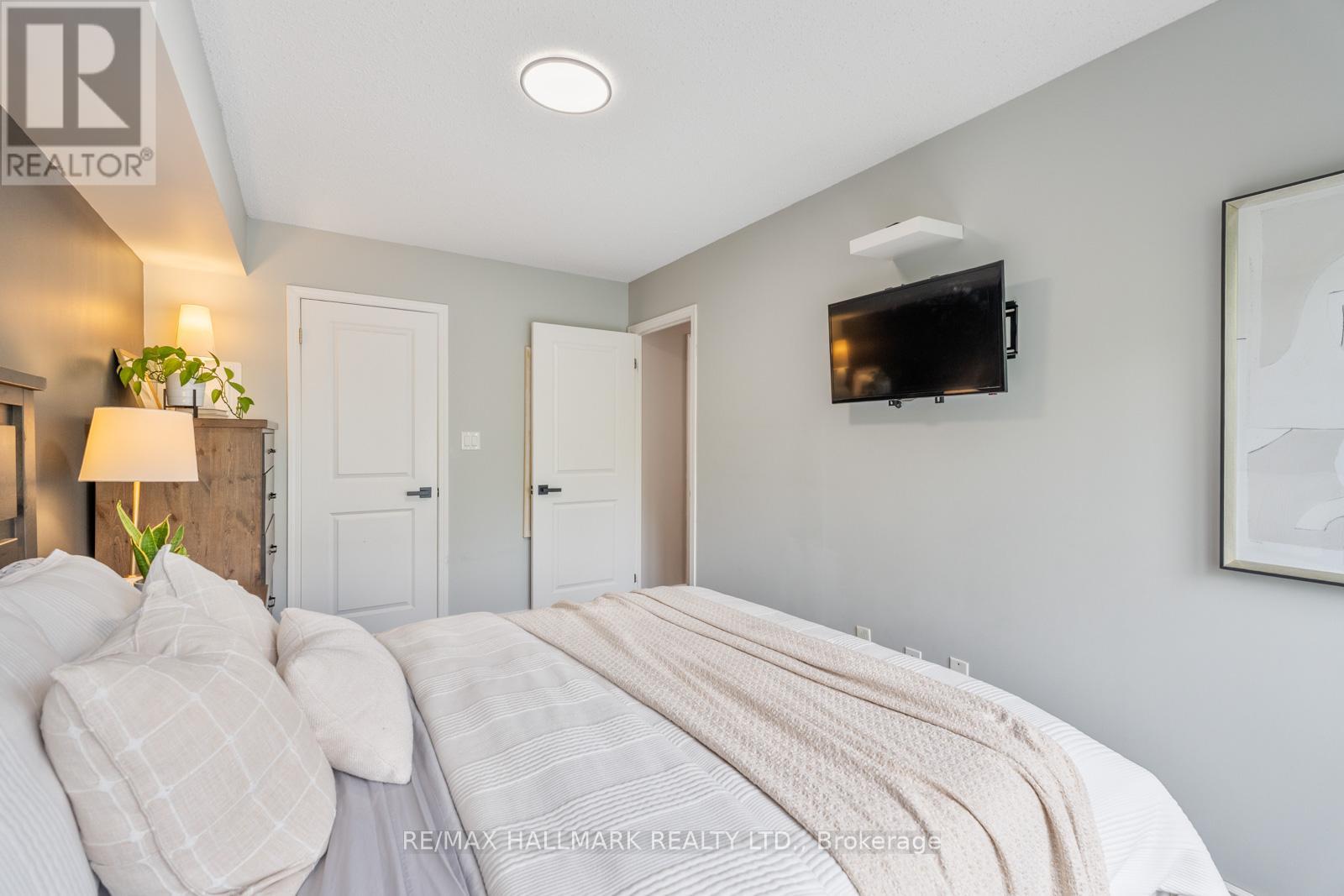 111 - 9 FOUNDRY AVENUE