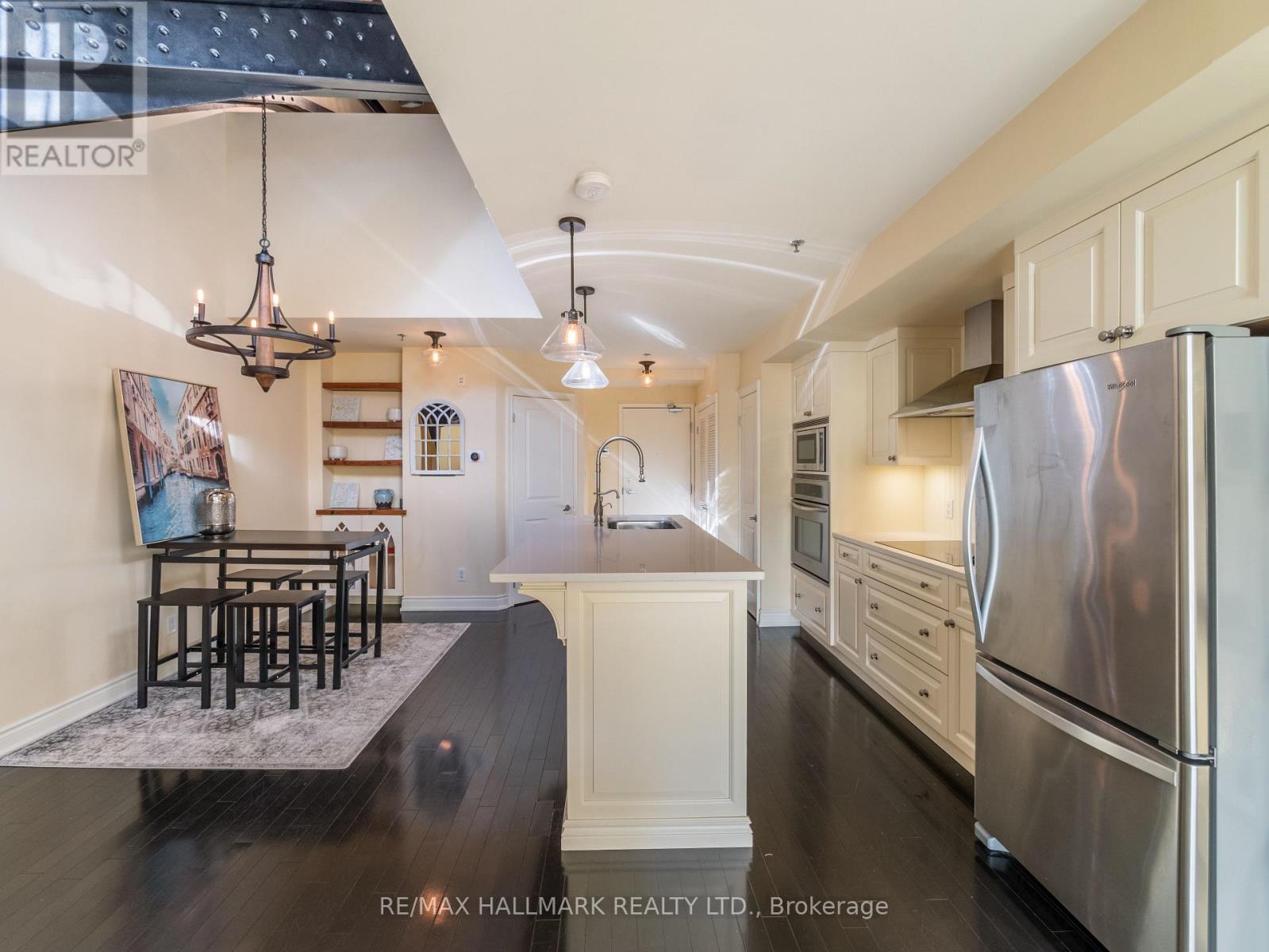 301 - 384 SUNNYSIDE AVENUE