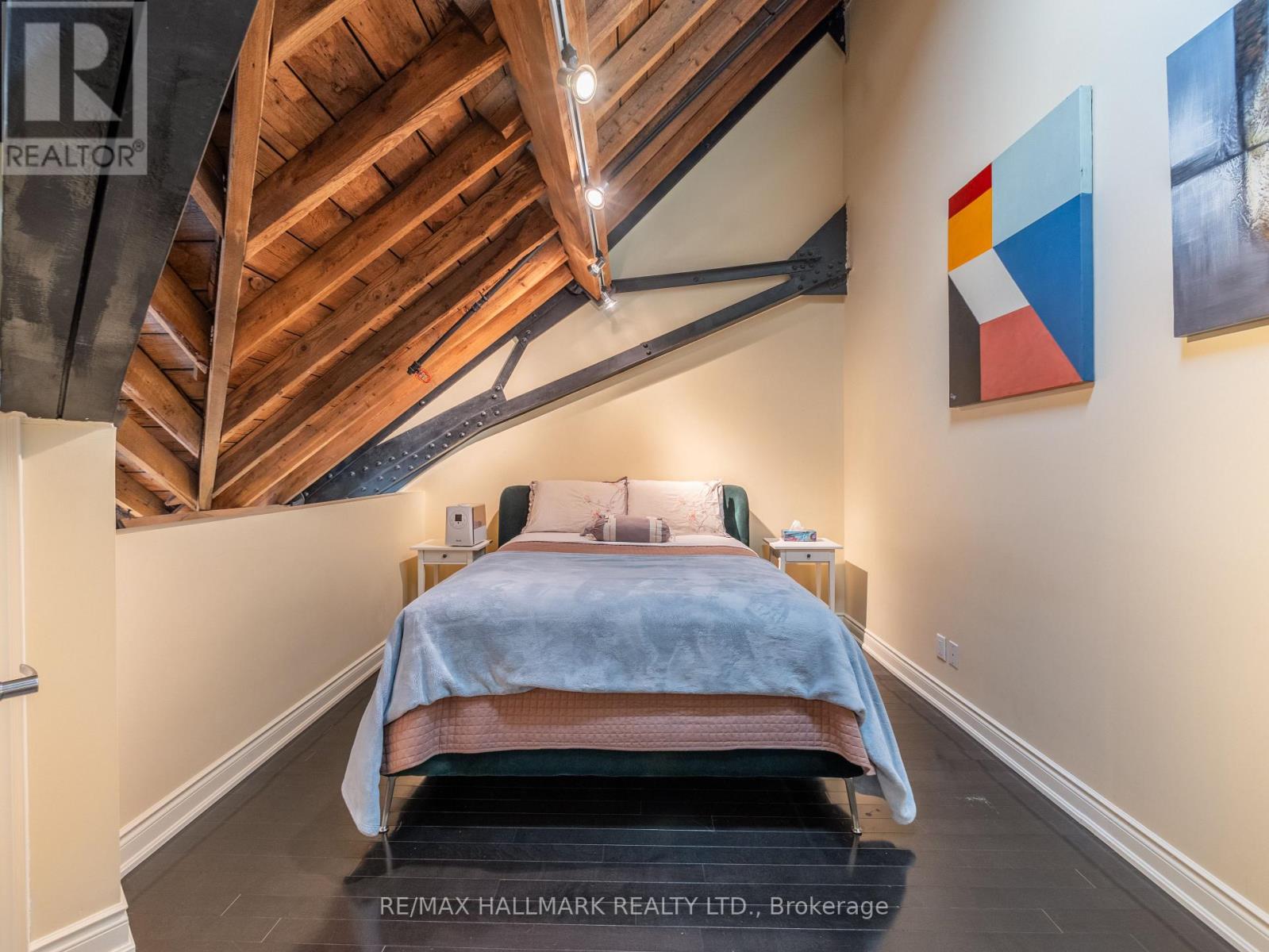 301 - 384 SUNNYSIDE AVENUE