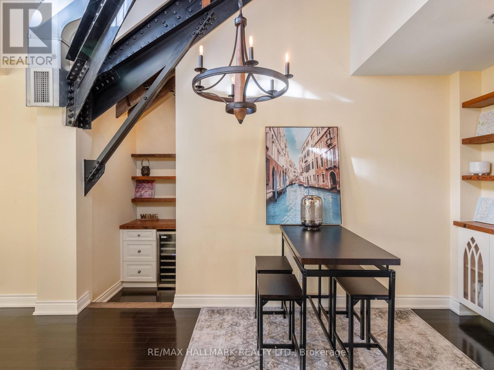 301 - 384 SUNNYSIDE AVENUE