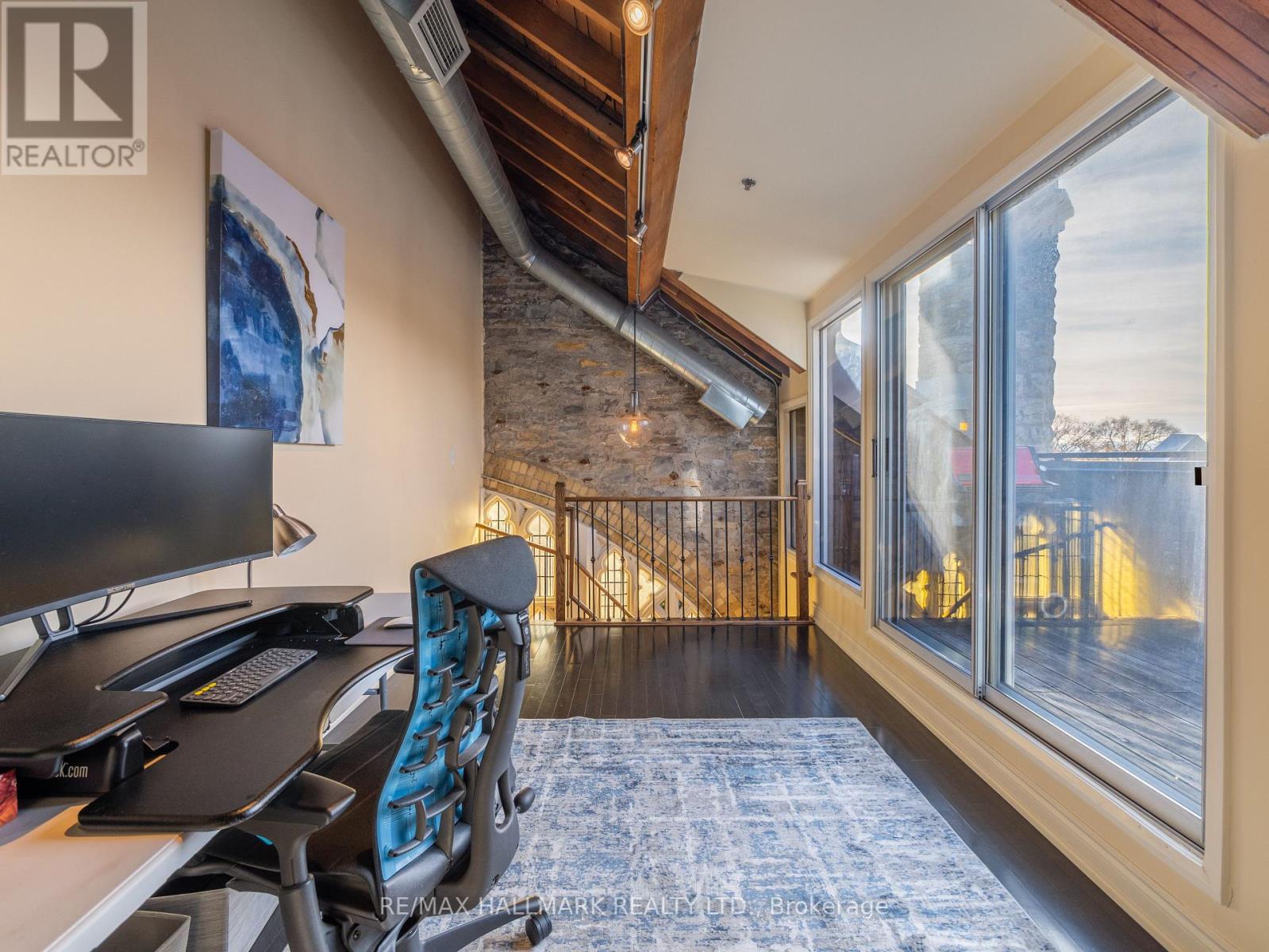 301 - 384 SUNNYSIDE AVENUE