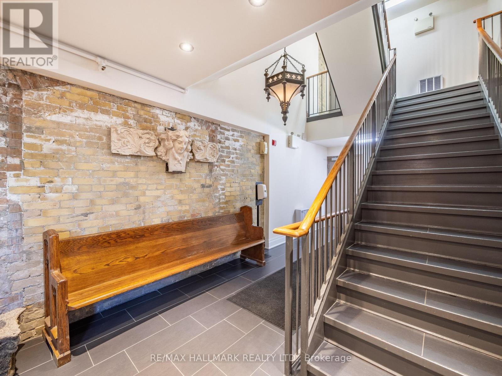 301 - 384 SUNNYSIDE AVENUE