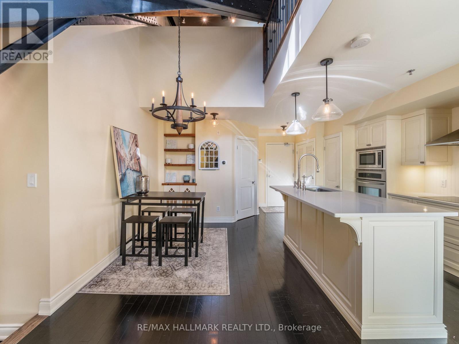 301 - 384 SUNNYSIDE AVENUE