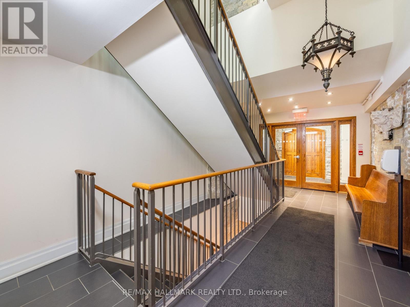 301 - 384 SUNNYSIDE AVENUE