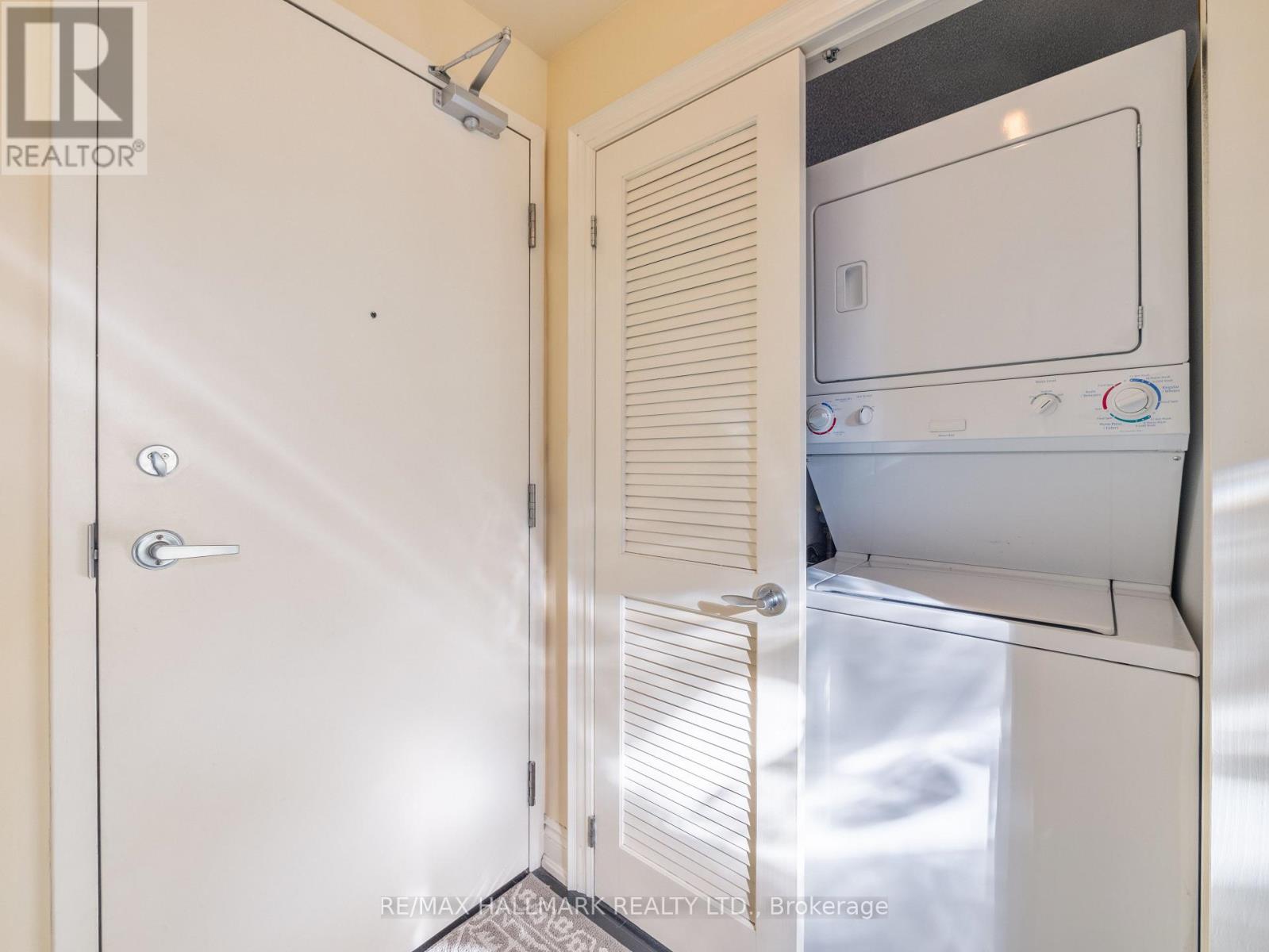 301 - 384 SUNNYSIDE AVENUE