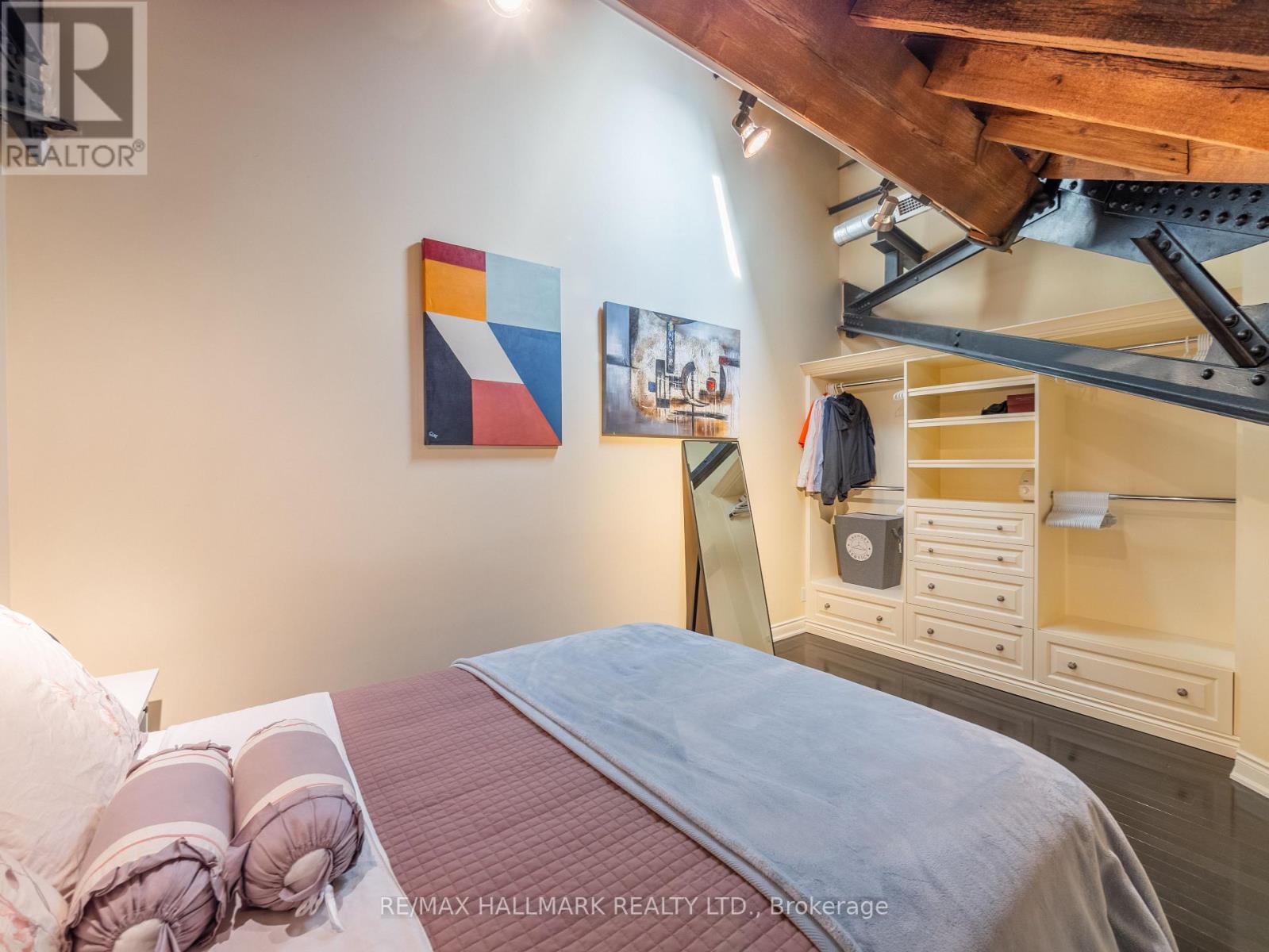 301 - 384 SUNNYSIDE AVENUE