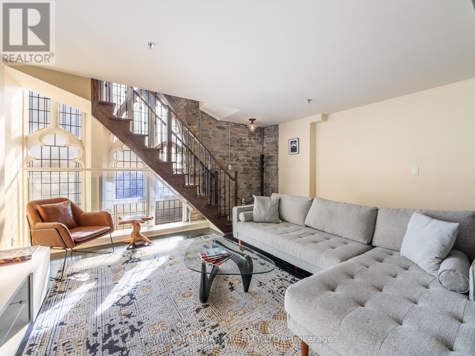 301 - 384 SUNNYSIDE AVENUE