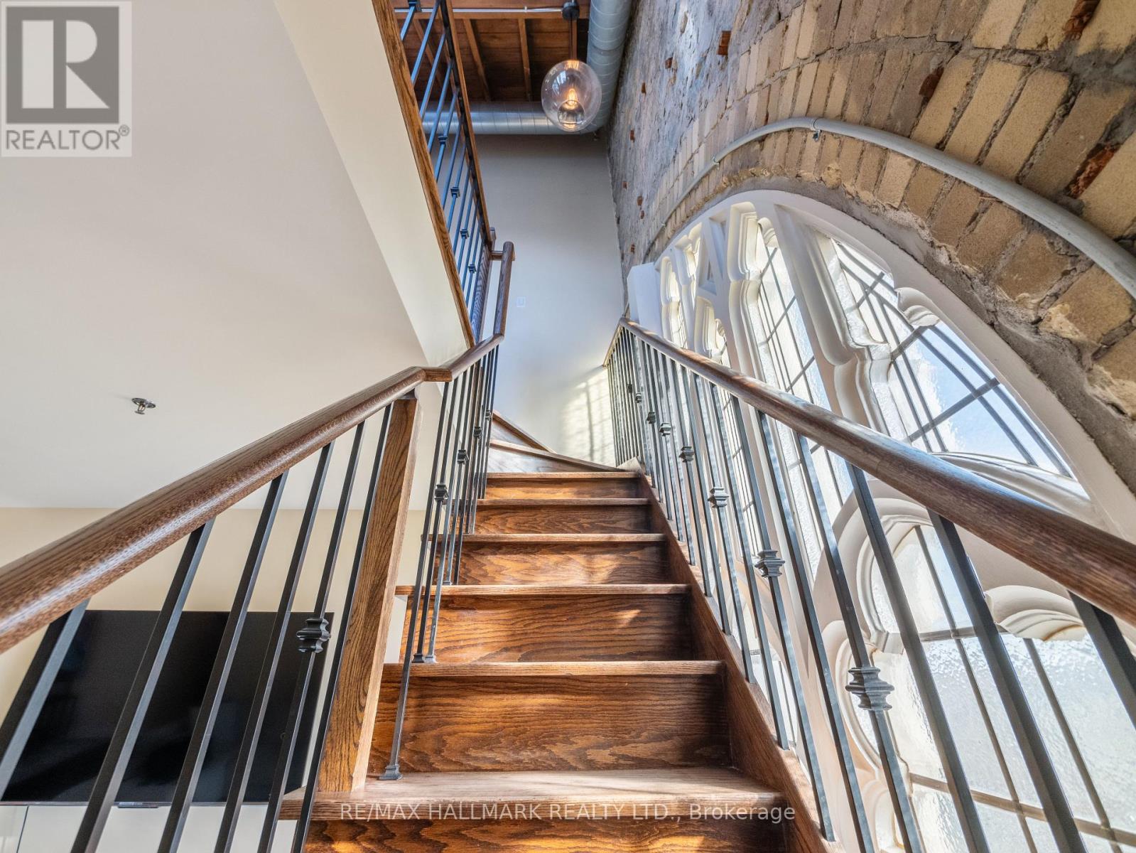 301 - 384 SUNNYSIDE AVENUE