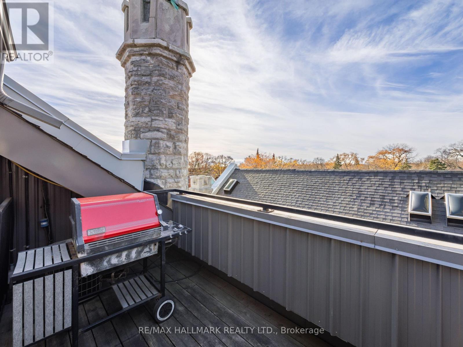 301 - 384 SUNNYSIDE AVENUE