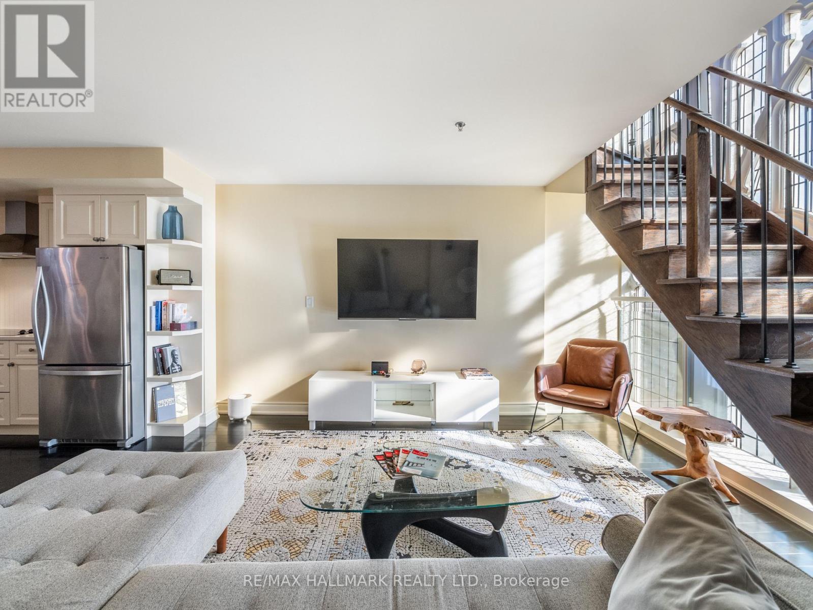 301 - 384 SUNNYSIDE AVENUE