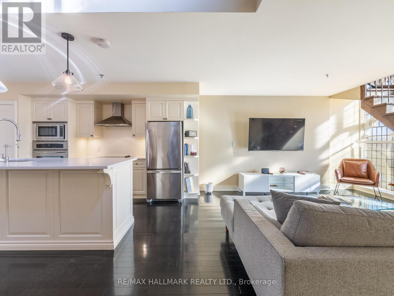 301 - 384 SUNNYSIDE AVENUE