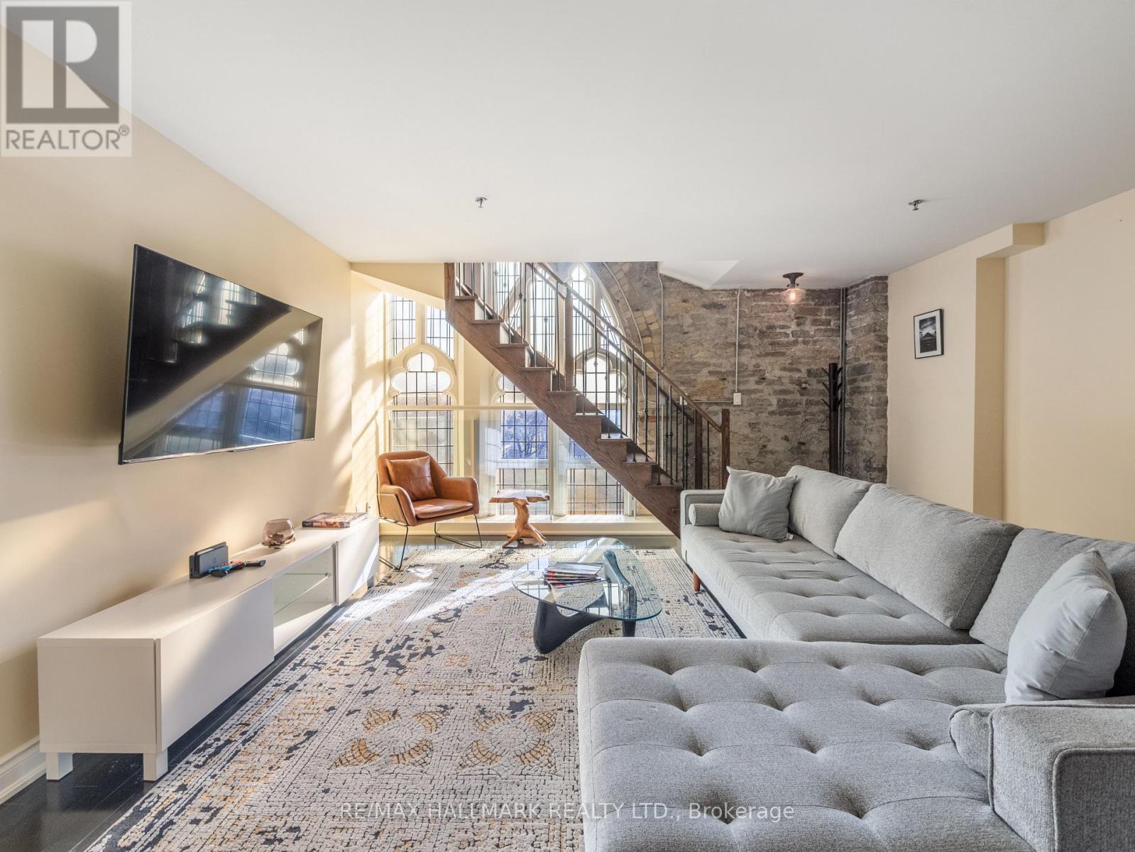 301 - 384 SUNNYSIDE AVENUE