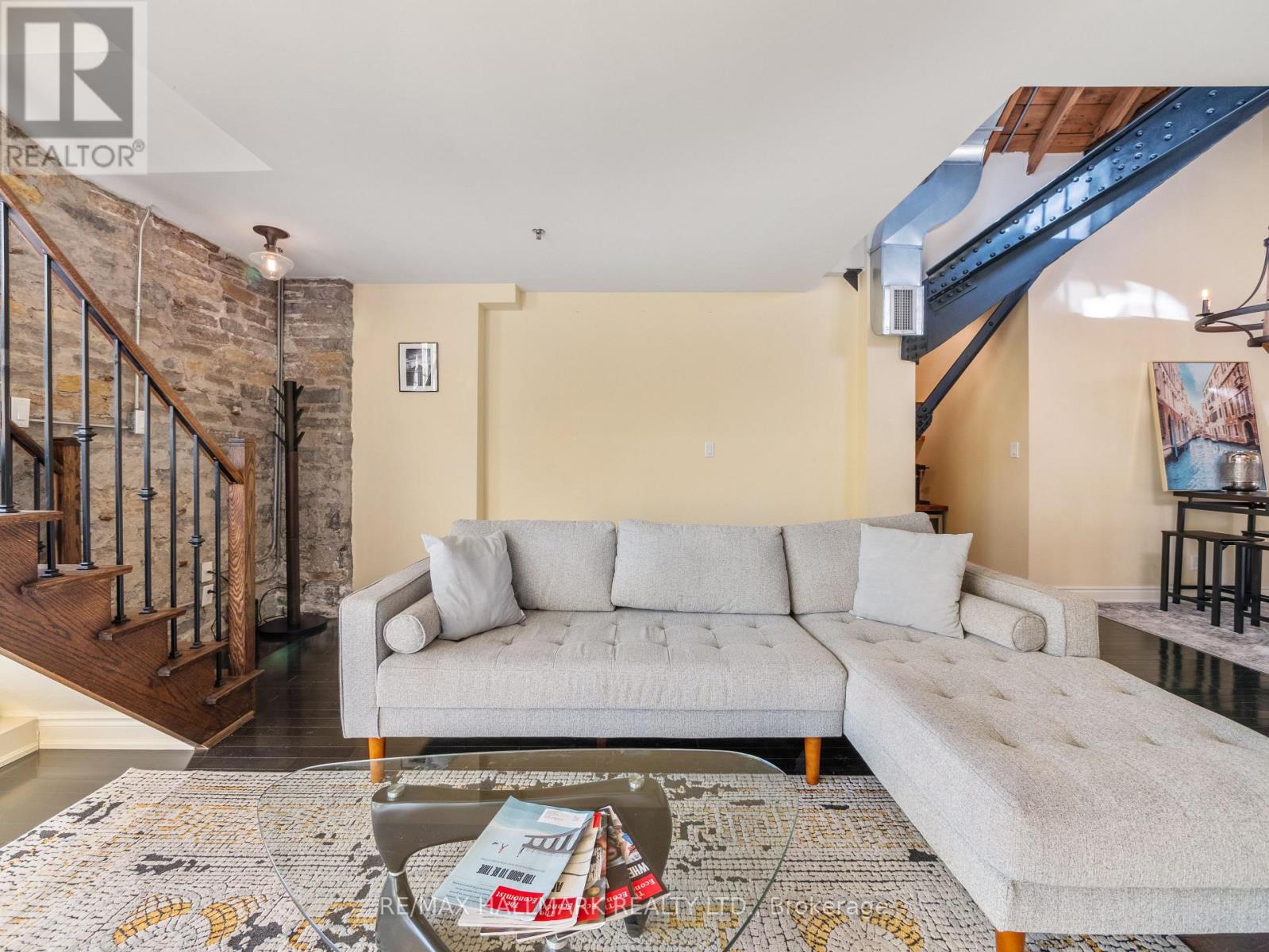 301 - 384 SUNNYSIDE AVENUE