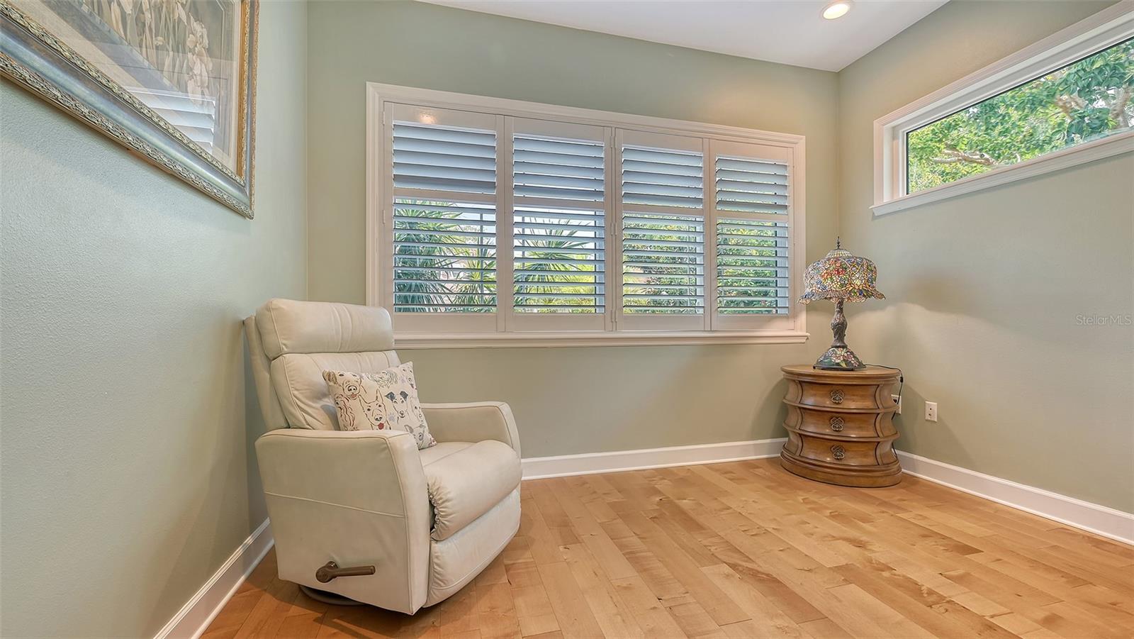 1934 BOUGAINVILLEA ST