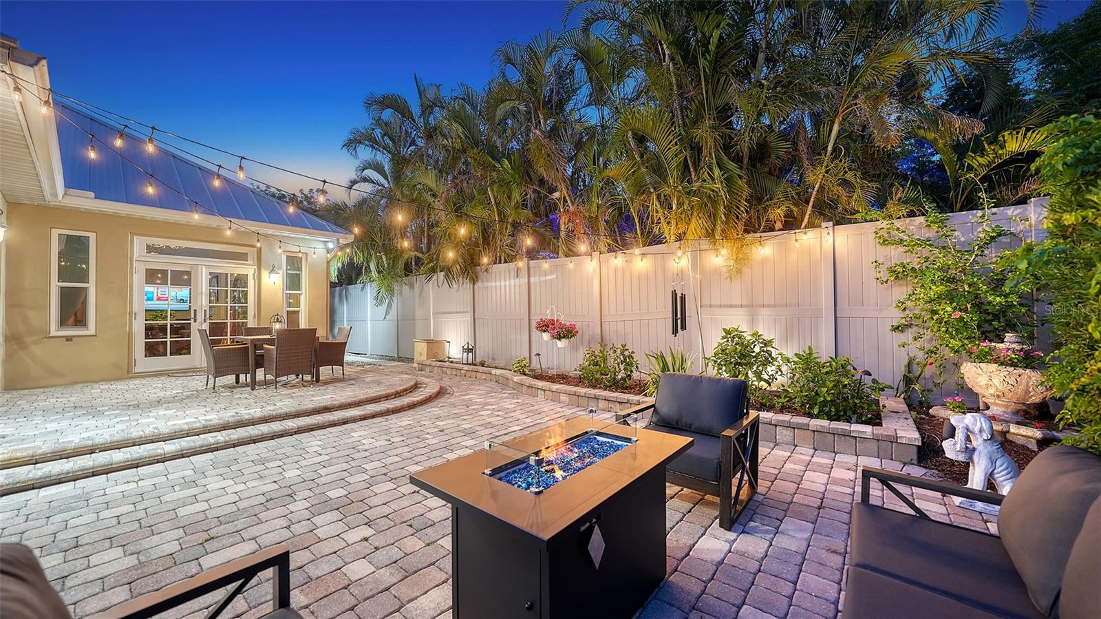 1934 BOUGAINVILLEA ST