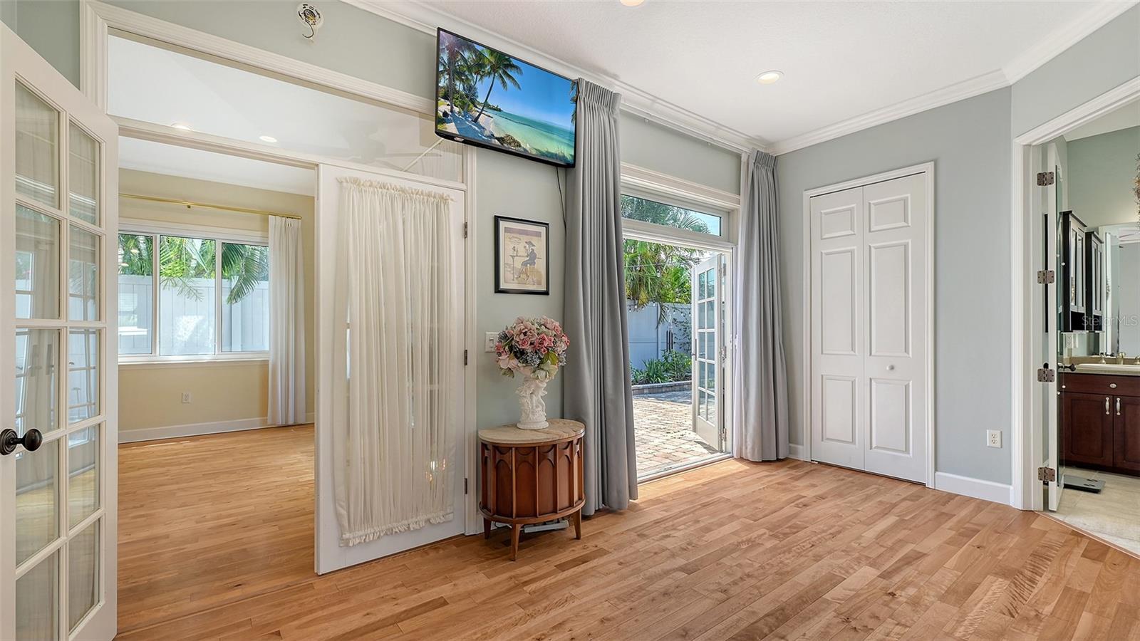 1934 BOUGAINVILLEA ST