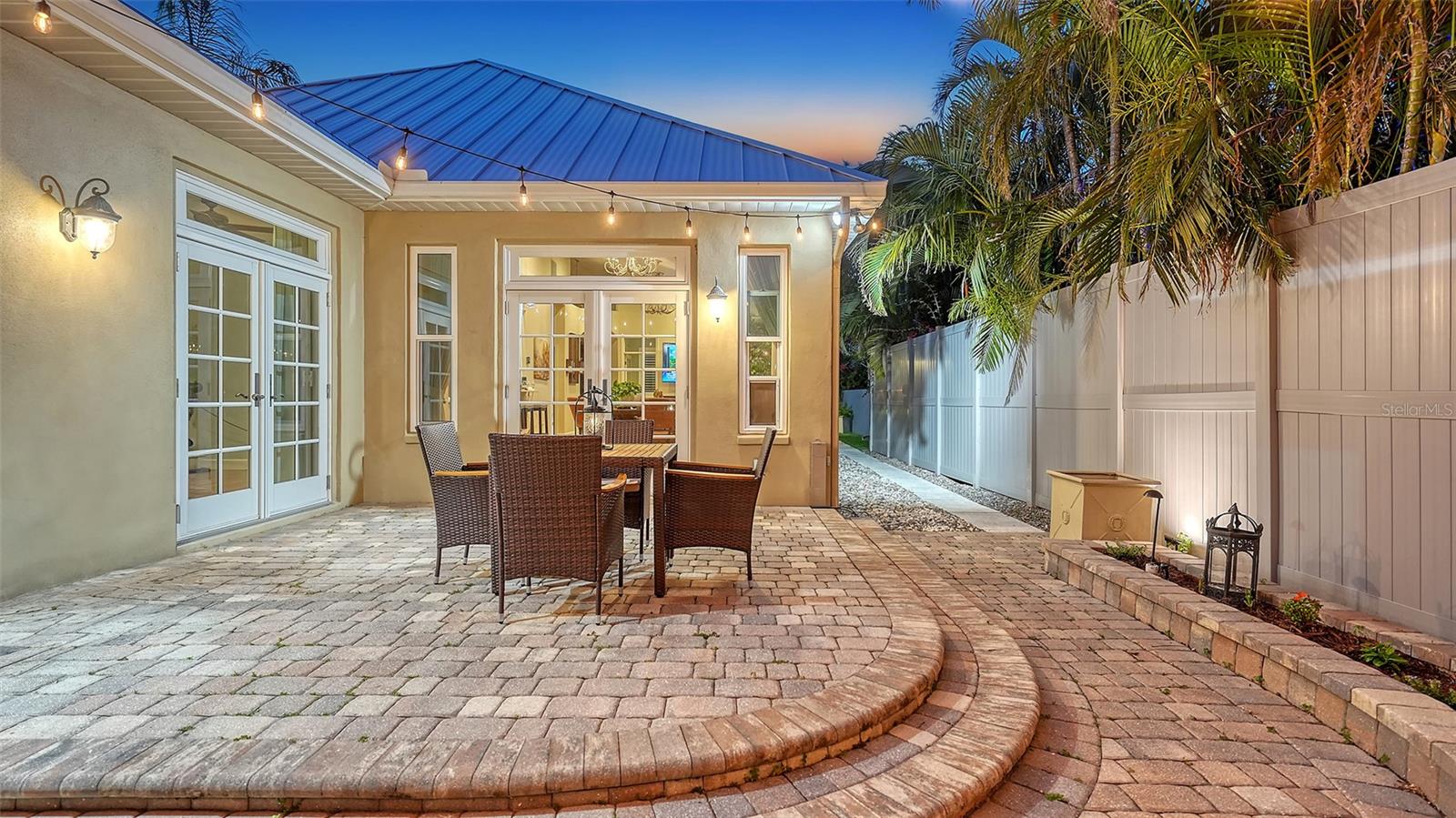 1934 BOUGAINVILLEA ST