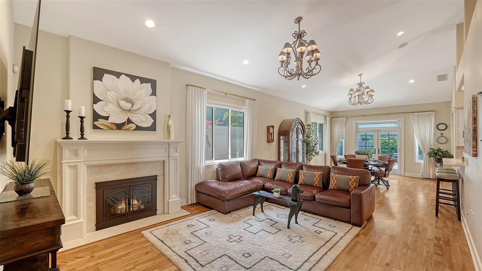1934 BOUGAINVILLEA ST