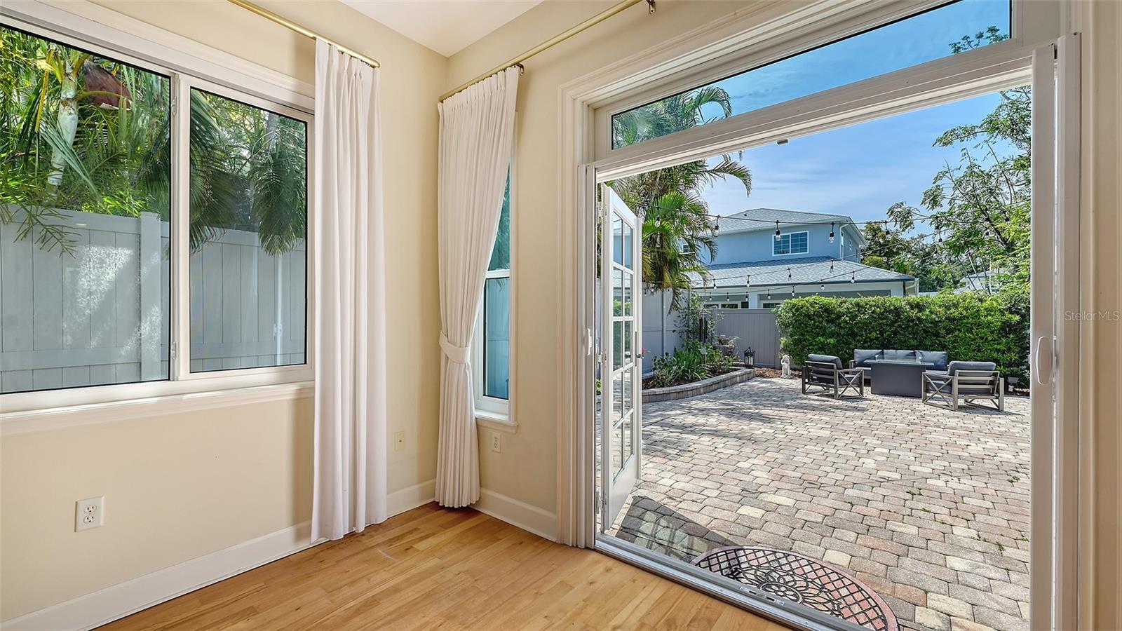 1934 BOUGAINVILLEA ST