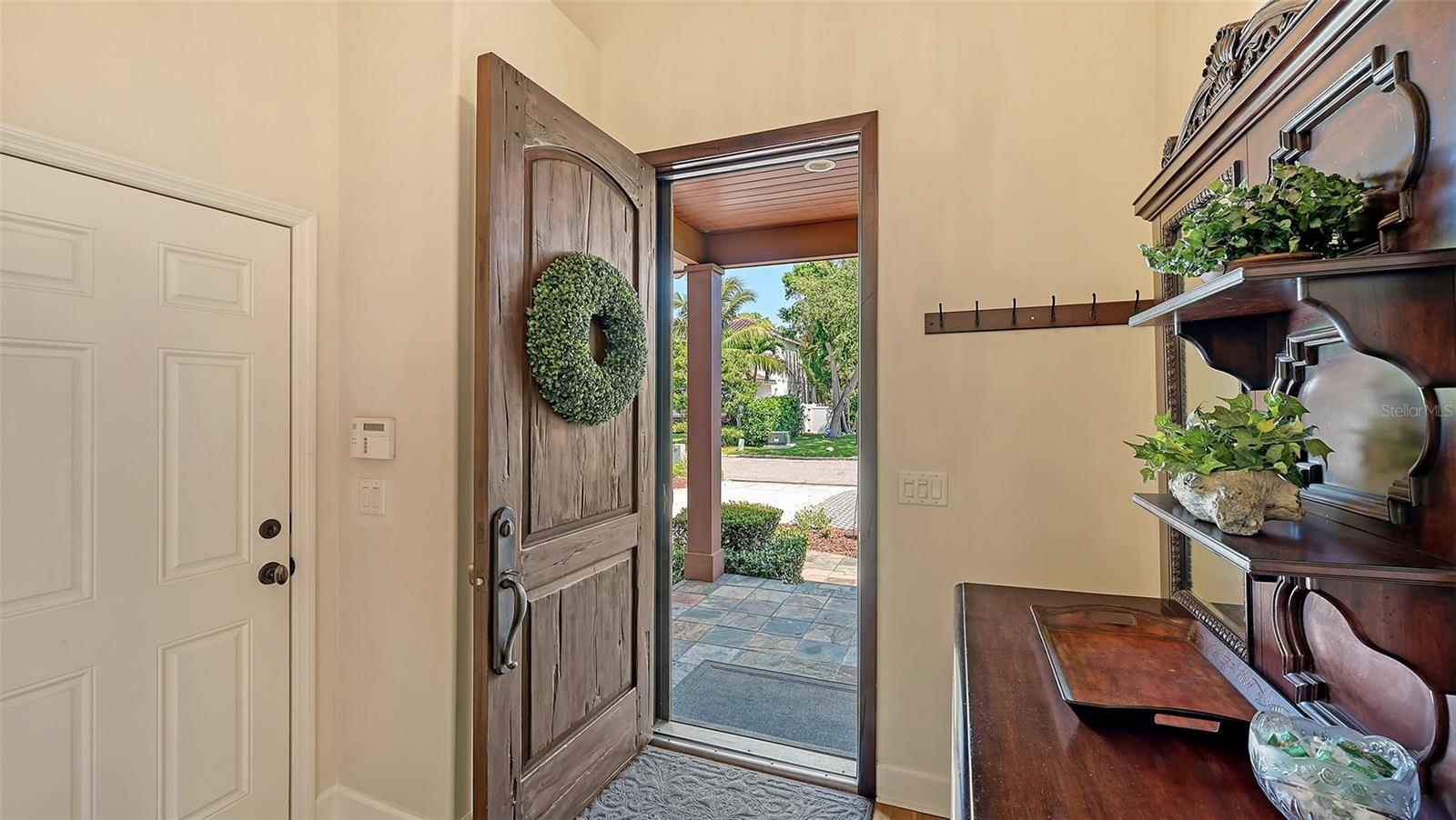 1934 BOUGAINVILLEA ST