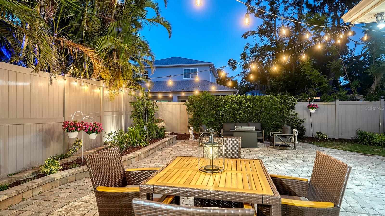 1934 BOUGAINVILLEA ST