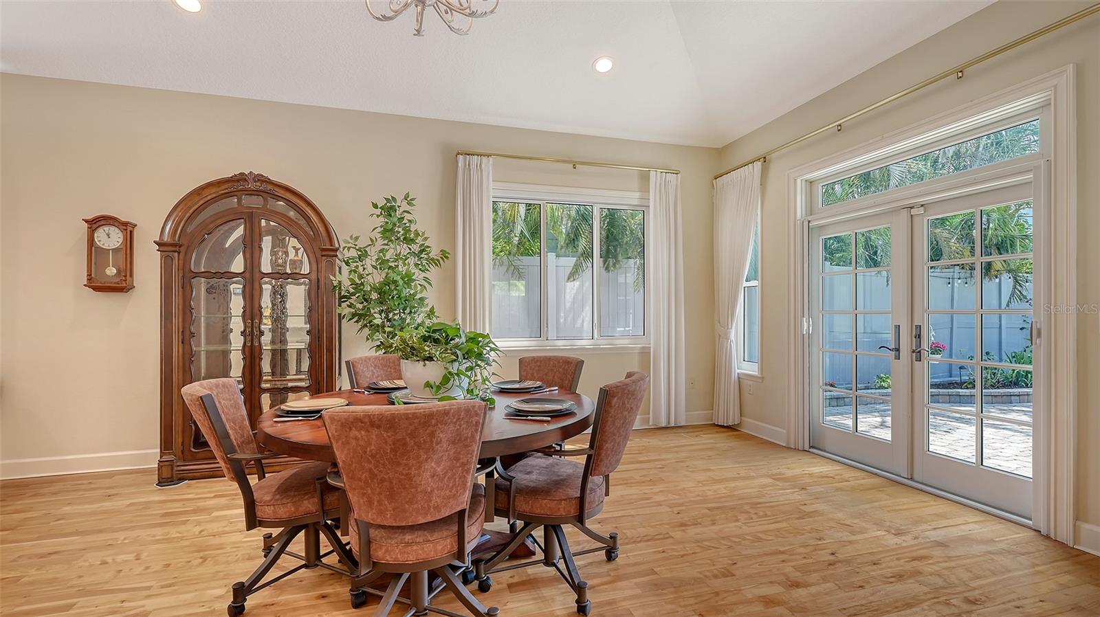 1934 BOUGAINVILLEA ST